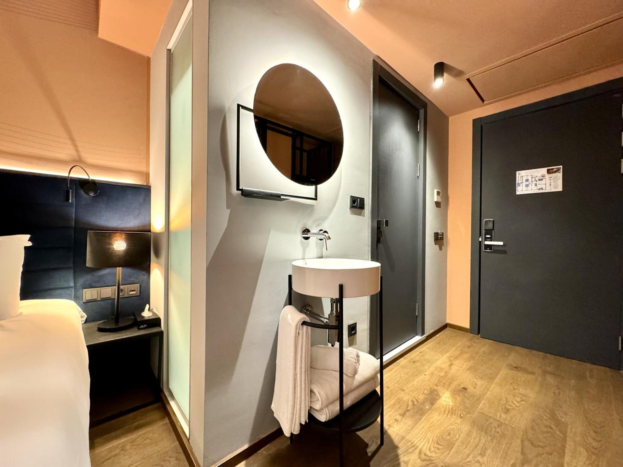 Tbilisi Edition - Design Hotel & Private Spa Exteriör bild